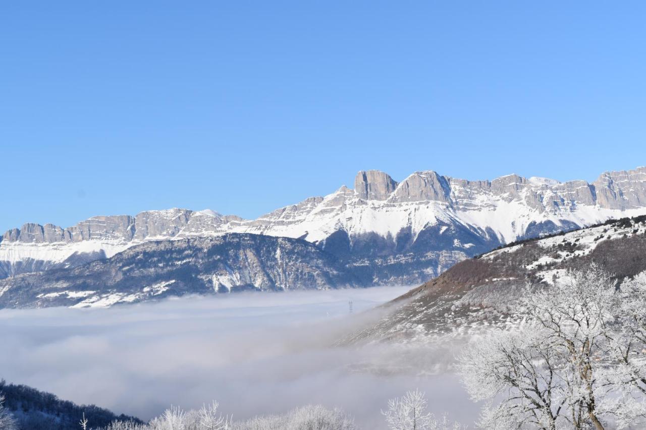 Gite Au Printemps Japonais, Petit Train De La Mure, Parc Des Ecrins Pierre-Chatel 外观 照片