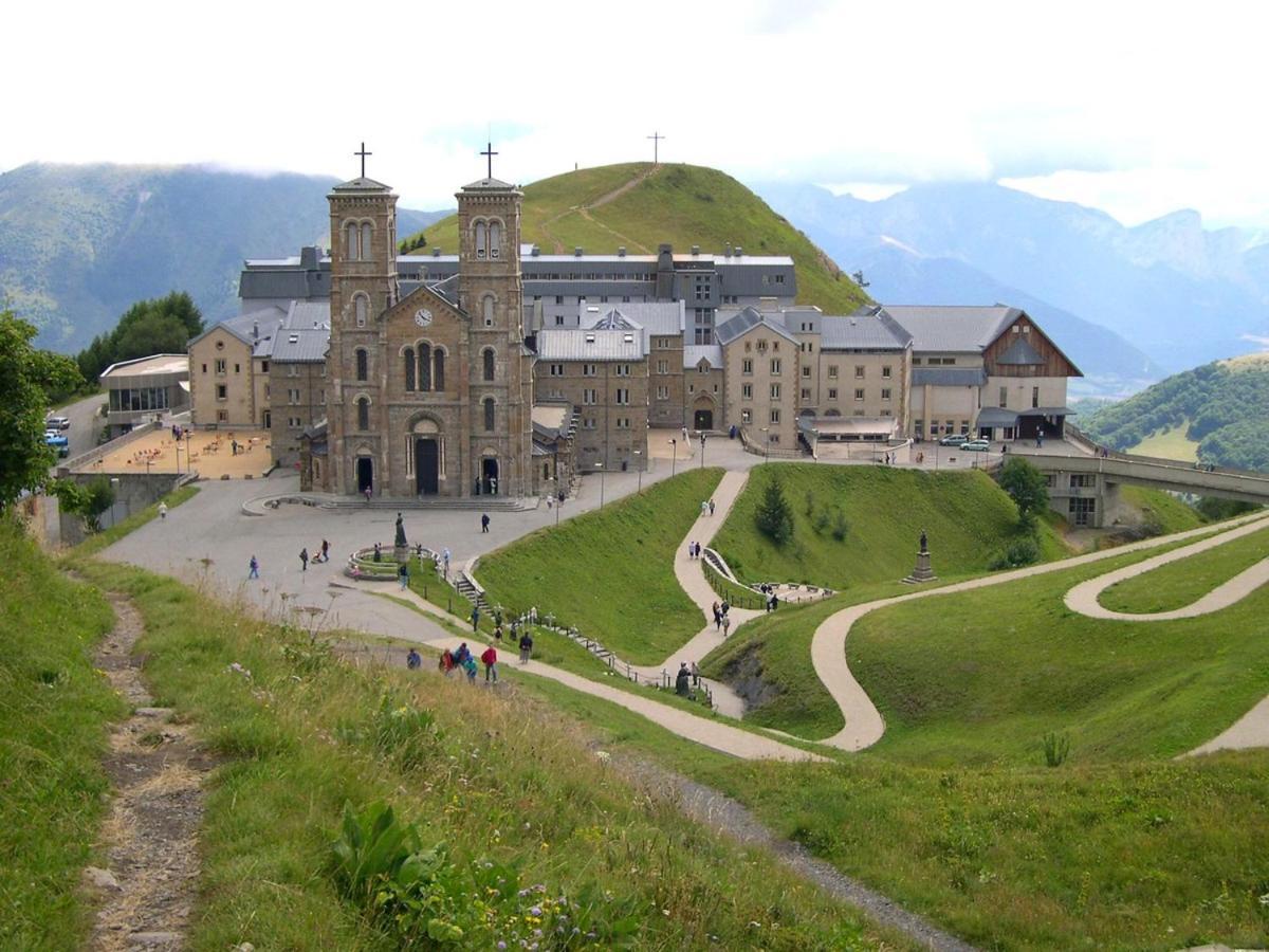 Gite Au Printemps Japonais, Petit Train De La Mure, Parc Des Ecrins Pierre-Chatel 外观 照片