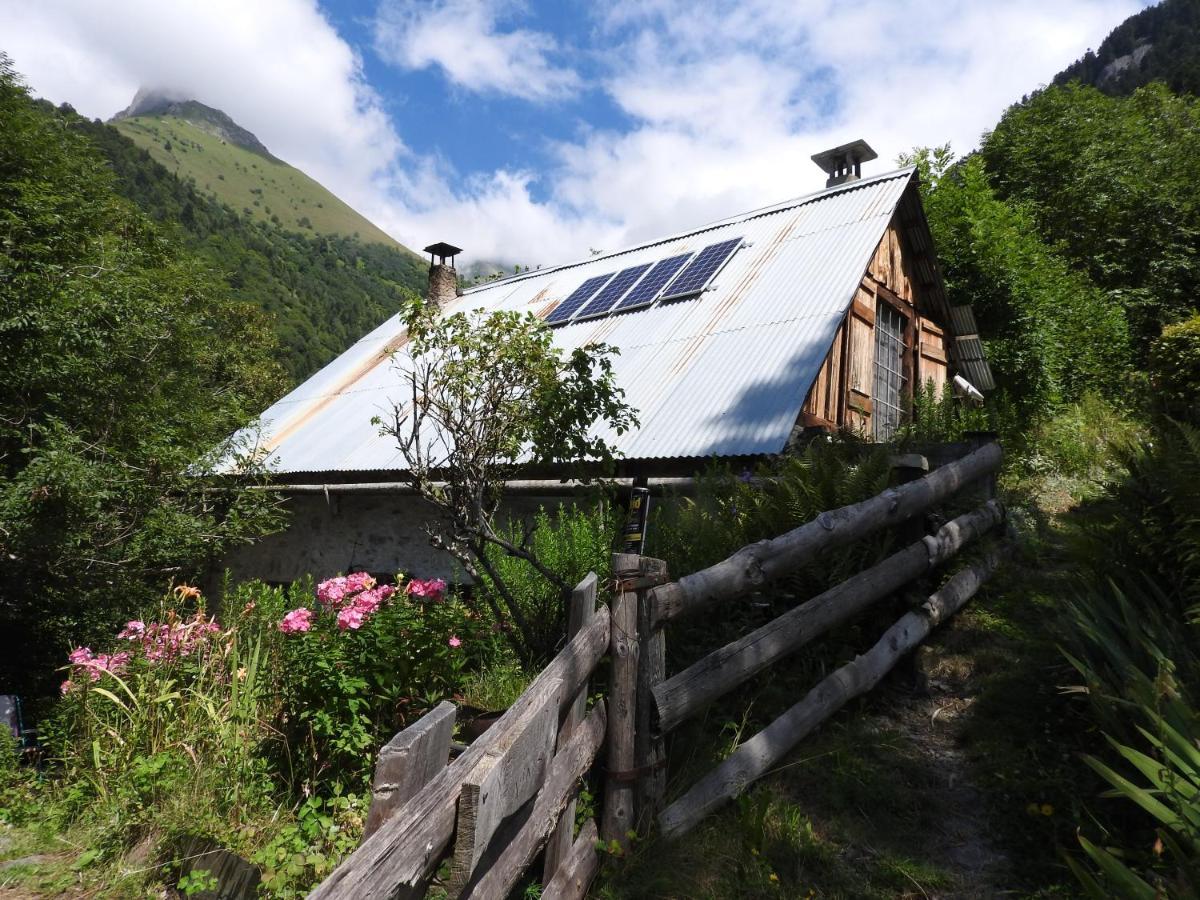 Gite Au Printemps Japonais, Petit Train De La Mure, Parc Des Ecrins Pierre-Chatel 外观 照片